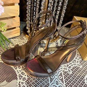 GUESS Women’s Metallic Strappy Sandals. Brand New in box. Size 8
